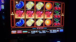 winwi တိုက်ရိုက် ကာစီနို Live Baccarat Dealer